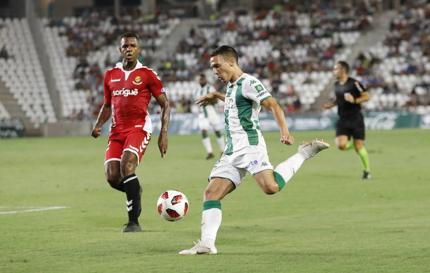 El Córdoba CF consigue la primera alegría de la temporada (2-0) en la Copa del Rey